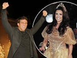 'Go win!' Alex Reid leads celebrity good luck tweets for ex-wife Katie Price after she enters the Celebrity Big Brother house